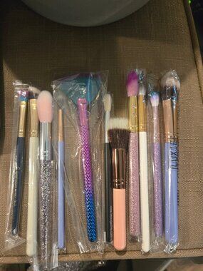 Unbelievable Set Of brand new Makeup Brushes Luxie SLmissglam, Moda, Royal etc